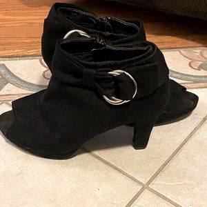 Size 12W black booties